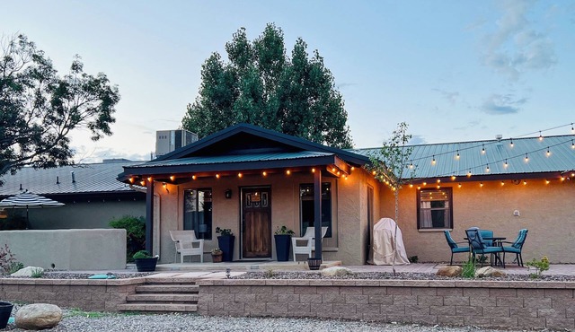 Bring your horse and cool off in Prescott! Home & stables back up to trails!