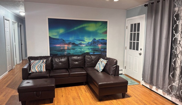 Central Fairbanks 3BR/2BA, King Bed, Sleeps 6, Free Laundry