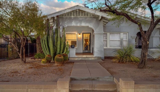 Charmer/Sleep 3/1 BR 1 BA/3 Blocks from U of A
