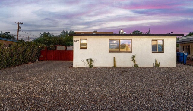Charming/1 BR 1 BA/Fenced/Near U of A