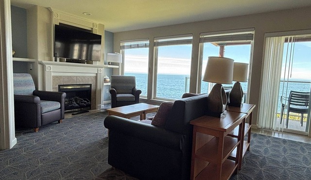 Charming 2-bedroom condo in Depoe Bay with ocean views