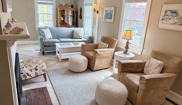 Chatham Break! 3 BR, A/C, Outdoor Shower + Deck, Near Beaches, Large Quiet Yard