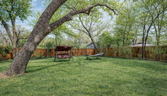 Cheerful Home W/Private 15' Swim Spa, Huge Fenced Yard, Near AT&T Stadium