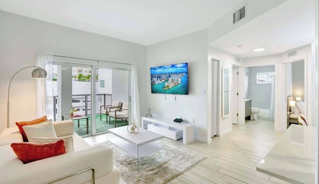 Chic 2BR Edgewater Condo w/Views + Balcony