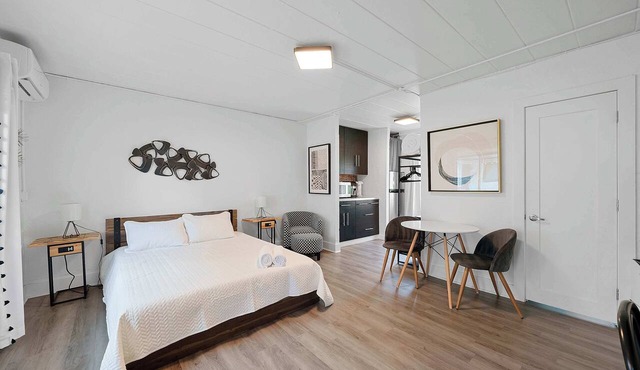 Chic City Retreat 93B
