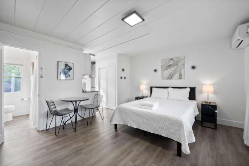 Chic City Retreat 93I