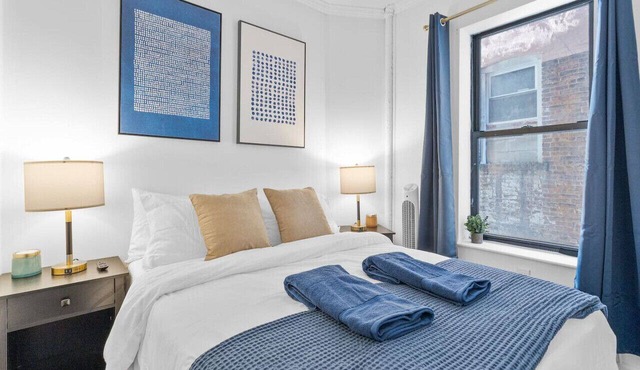 Chic East Village 1BDR | Fast WiFi + Desk + Netflix + Discounts for Long Term (3+ month) Stays