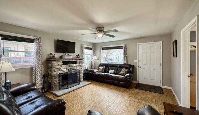 Clark Street Charmer - Adorable 2 Bdrm, with Firepit! Local Golfing 50% Off!