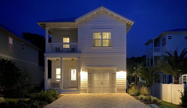 Coastal Chic Inlet Beach House minutes from the beach and 30A