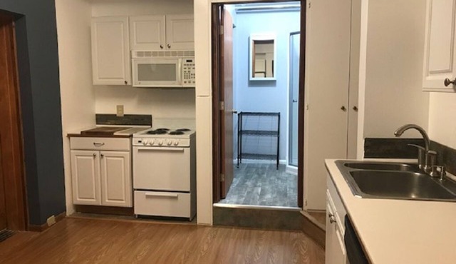 College Heights Spacious downstairs apartment