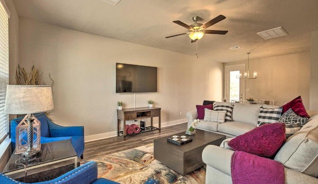 College Station Townhome w/Furnished Patio!