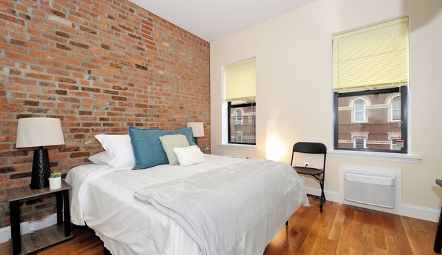 Contemporary Studio Apartment in Prime NYC Location!