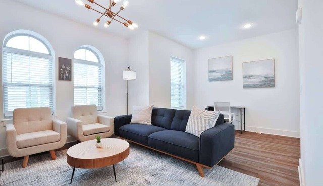 Contemporary Vintage Home (Near Downtown!)
