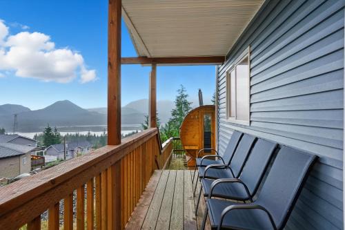Cozy 3BR Alaska Retreat with Private Sauna
