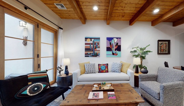 Delightful Desert Gem W/High-Speed WiFi, Modern Art, & Balcony - Dogs Welcome
