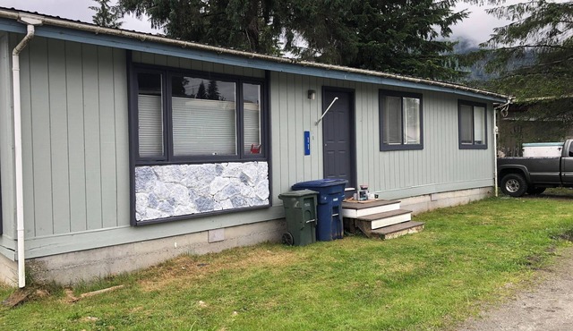 Downtown Petersburg 3-bedroom home in the heart of a charming fishing town!