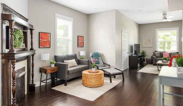 Downtown Retreat 1 mile from city center!