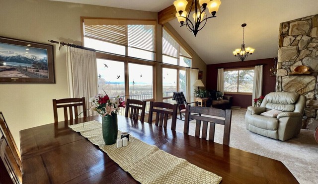 Elkhorn Views Home - Gorgeous Views! 4 Bdrm, Sleeps 8, w/Sauna, Local Golfing 50% Off!
