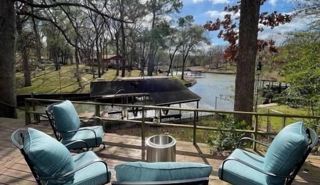 Family Lake Escape Camp Loft Fire Pit Vibes