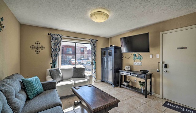 Game Day Retreat: Pool Access, 2 Mi to Texas A & M