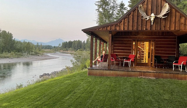 Glacier Riverbend Cabins nestled right on river just a mile from Glacier Park!