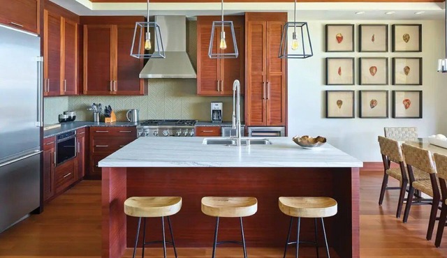 Grand 4-Bedroom Island Residence with Full Kitchen Perfect for Group Getaways