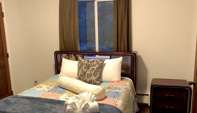 Grandma's Suite - Convenient Valley Location, Offering 10% OFF ON TOURS!