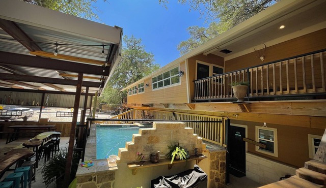 Haggville Hacienda - Private Riverfront @Vacation Frio River - Pool Sleeps 29-38