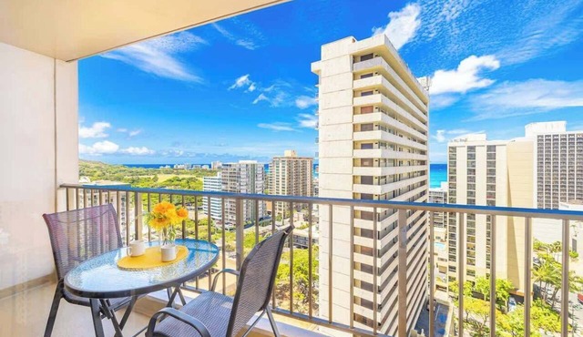 High floor hideaway w/lanai near the beach