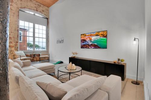 Huge Open Loft Arts District 5 mins to DT GVL