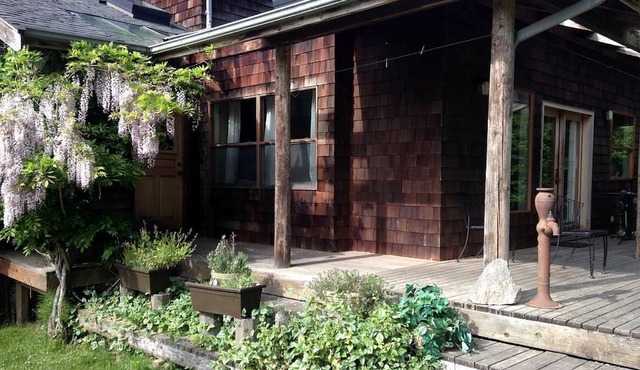 Inviting Cottage Rental with Private Deck near Bellingham, Washington