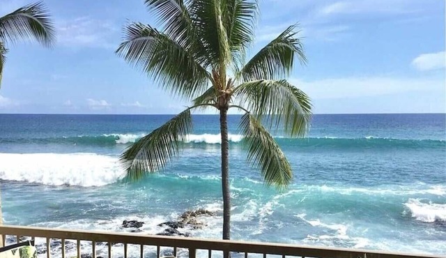 Kona Reef D24 - Direct Ocean Front Condo - Private Lanai - Next to Honl's Beach!