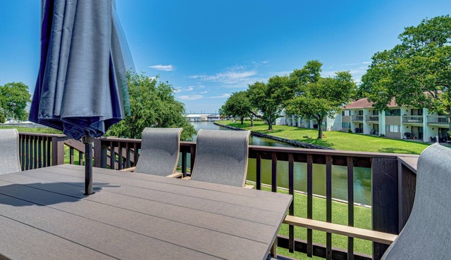Lake Conroe Waterfront in Walden! Lovely 4 Bdrm!
