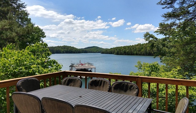 Lakefront Cabin - Dock, Kayaks, Hot Tub, Game room, 2 King Beds