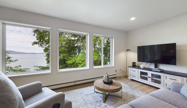 Lena Beach Oceanview Suite
