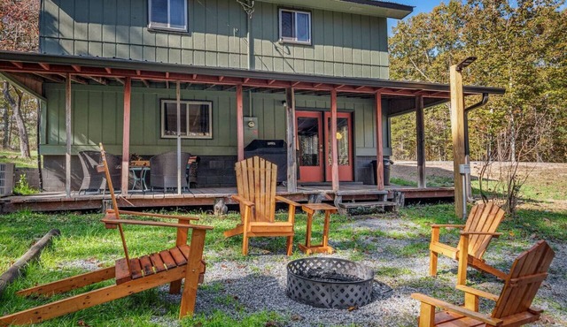 Lookout Mountain Retreat: Games, Big Yard, Pets OK