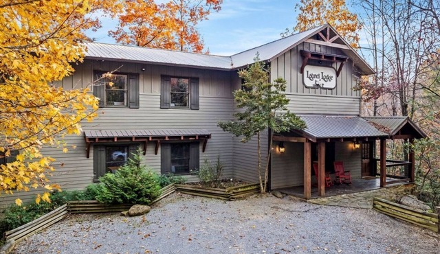 Luxury Gatlinburg Cabin w/Hot Tub & Game Room