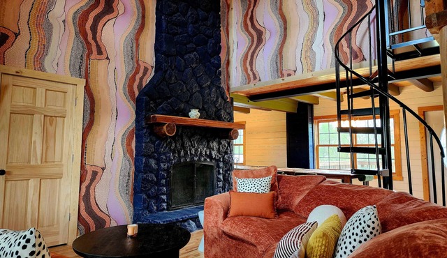 Luxury Lodge Sleeps 26︱Pool Pond Hot Tub