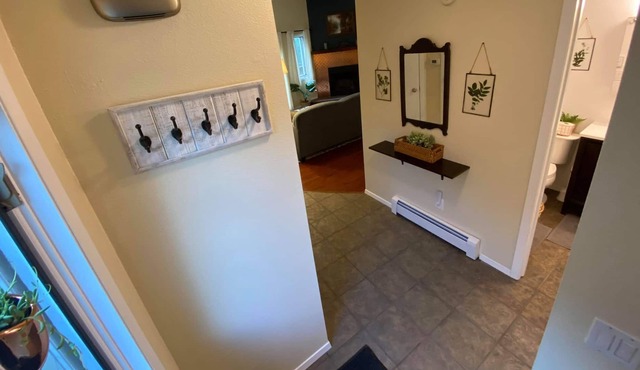 Luxury one bed condo close to hospitals and trails