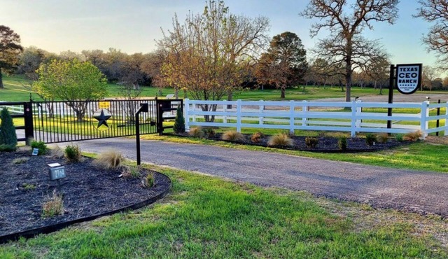 Luxury Ranch Retreat with Pool, Hike & Bike Trails & Golf-Close to COTA & Austin