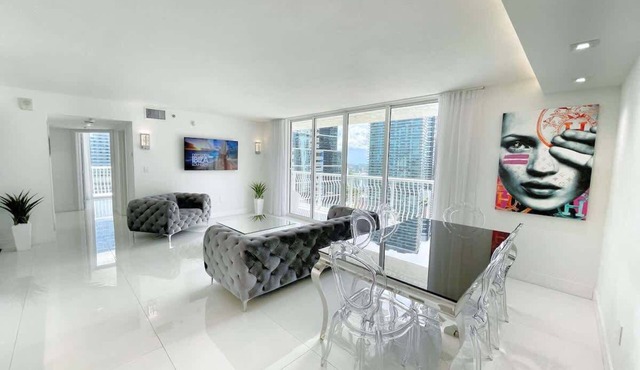 Luxury Sky Villa w/City & Ocean Views