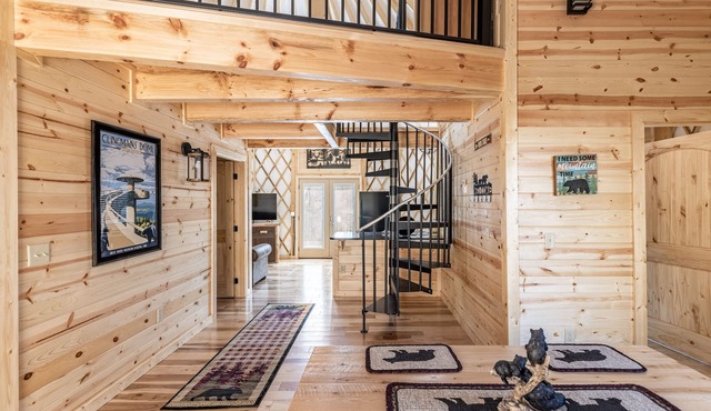 McBeary is Cozy, Cute, Luxury Yurt w/Big Deck, Hot Tub - Next to Dollywood