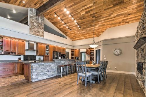 Mendenhall Valley Escape w/Furnished Deck!