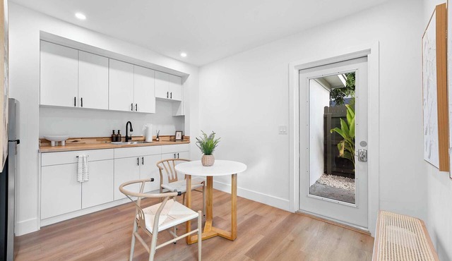Modern Clean Studio Apartment Near Beach