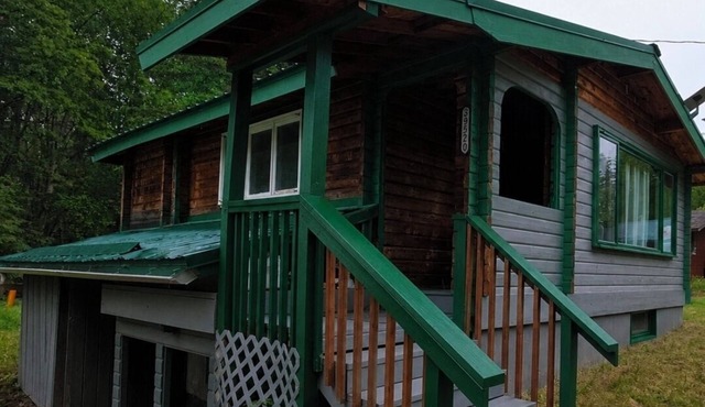 Moose Cabin Inn is a cozy 1 bedroom/1 bathroom cabin style apartment. Kenai, AK