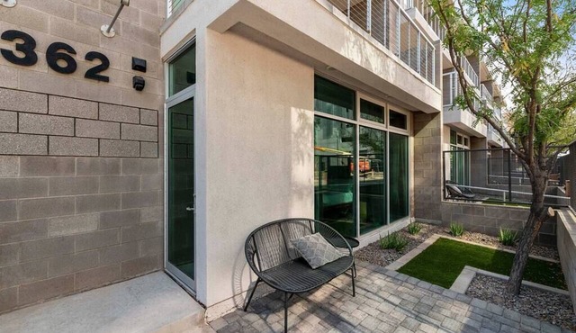 Neptune's Studio Apartment with Pool!