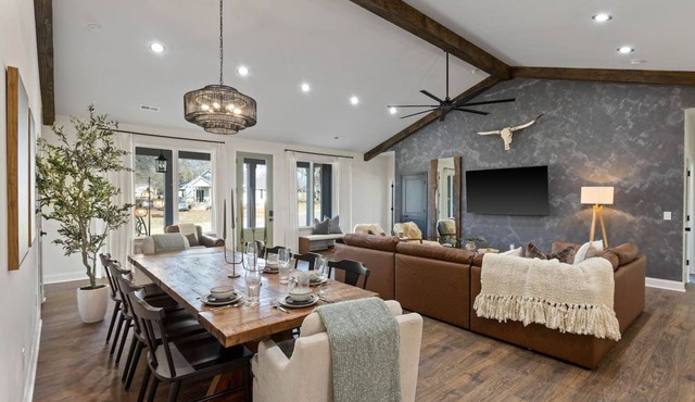 New Urban Luxury 6B home with Pickle and BB court!