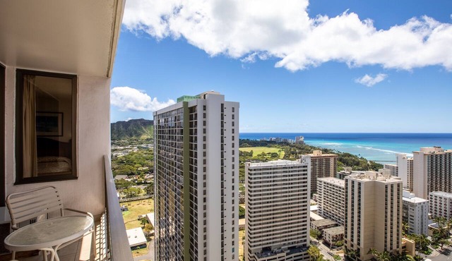 Ocean Views | Aston Waikiki Banyan 1BOV1 – Pool & Hot Tub