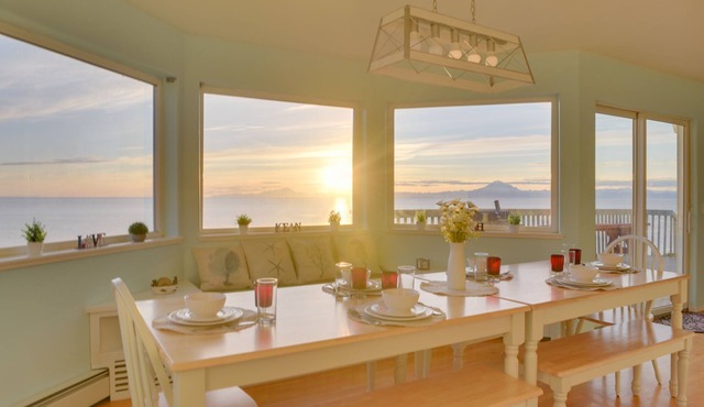 Oceanfront Kenai Villa w/Fireplace & Deck