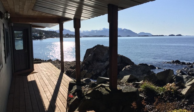 Oceanfront! Otter's Den A Coastal Retreat at Raven's Roost